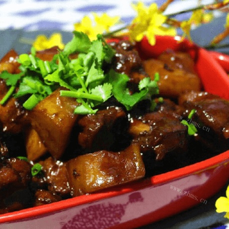 美味土豆烧鸭腿