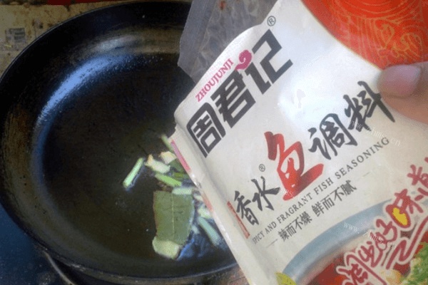 好吃的猪血煮豆腐做法图解4)
