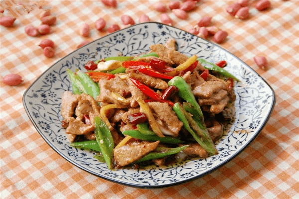 小炒牛肉超好吃，美味营养，口水忍不住啦。
