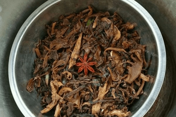梅干菜扣肉做法图解8)