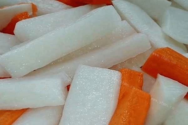 家常酸甜爽口的酸萝卜做法图解3)