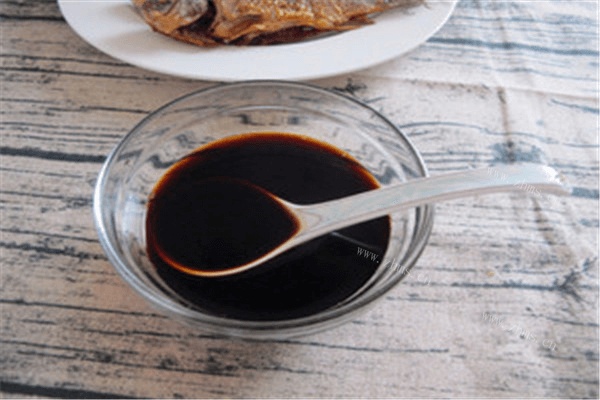 美味的香酥小鲫鱼做法图解5)