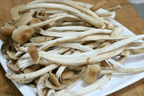 干煸茶树菇扁豆做法图解2)