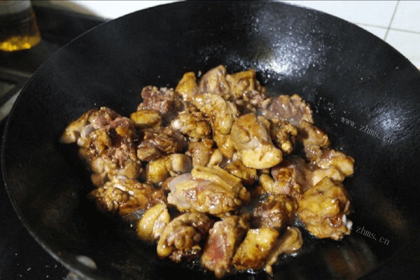 美味土豆烧鸭腿做法图解2)