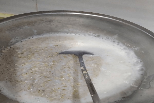 常吃不腻的牛奶燕麦粥做法图解5)