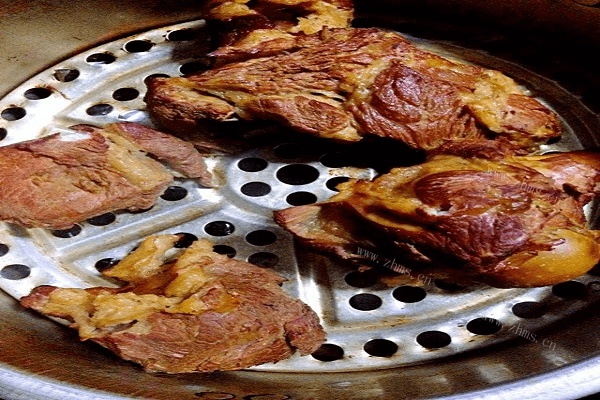 喜欢吃熏肉大饼的，可以试试这种味道鲜美的熏肉大饼做法做法图解5)