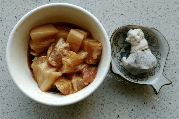 家常菜白菜猪肉炖粉条做法图解2)