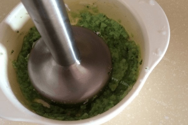 宝宝辅食-西兰花虾仁馄饨做法图解2)