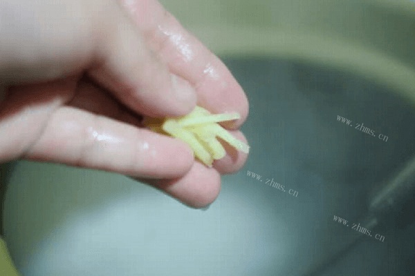 皮蛋瘦肉粥的做法做法图解5)