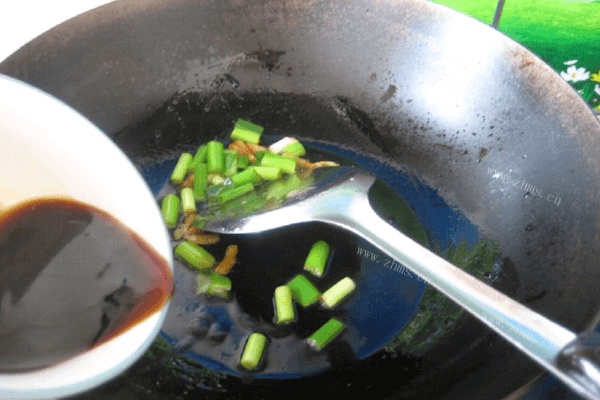 黄花鱼炖豆腐做法图解2)