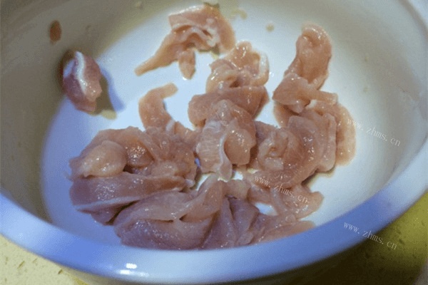 易做的平菇炒肉做法图解2)