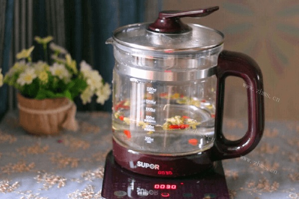 银耳菊花枸杞茶怎么制作呢做法图解5)
