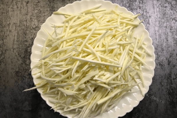 茭白肉丝做法图解1)