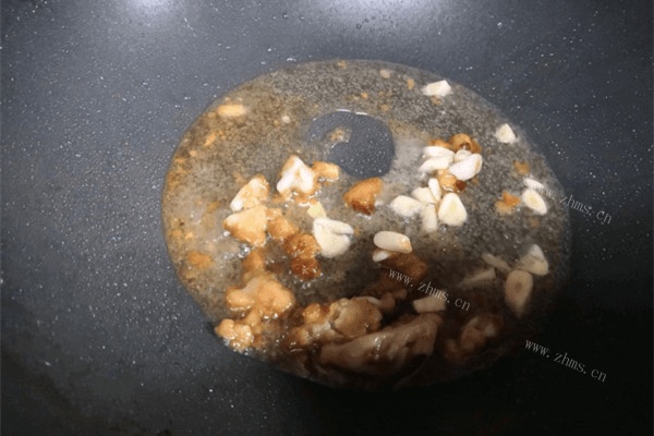 清淡的素炒大白菜做法图解3)