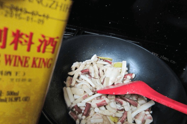 韭菜炒土鱿（韭菜炒鱿鱼干）做法图解3)