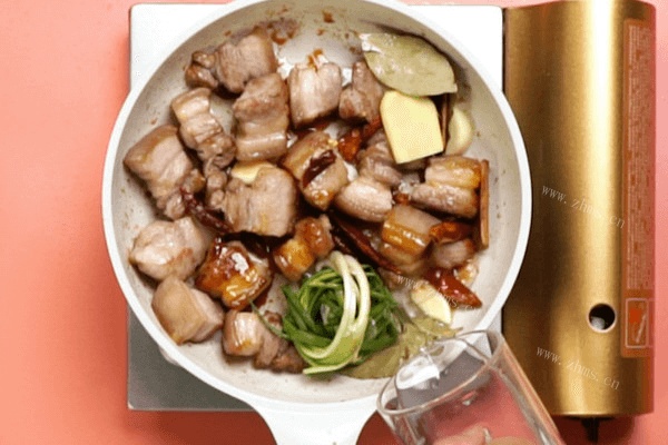 创新土豆红烧肉做法图解4)