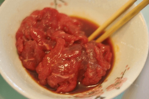 青椒炒牛肉做法图解2)