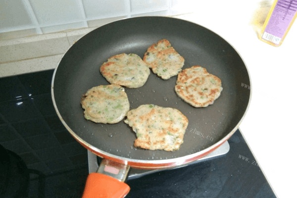 美味豆腐渣饼做法图解5)