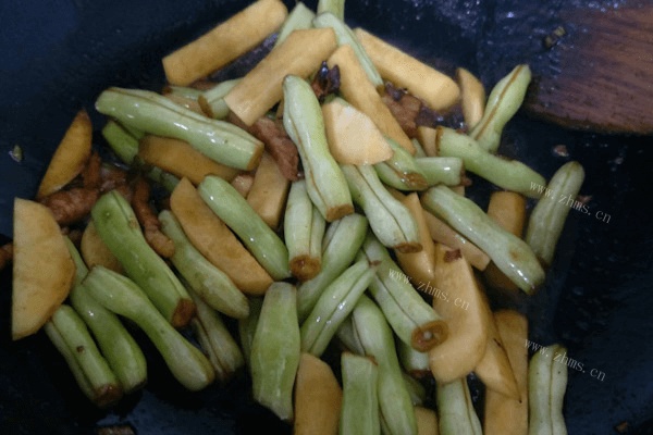 炖土豆芸豆做法图解4)