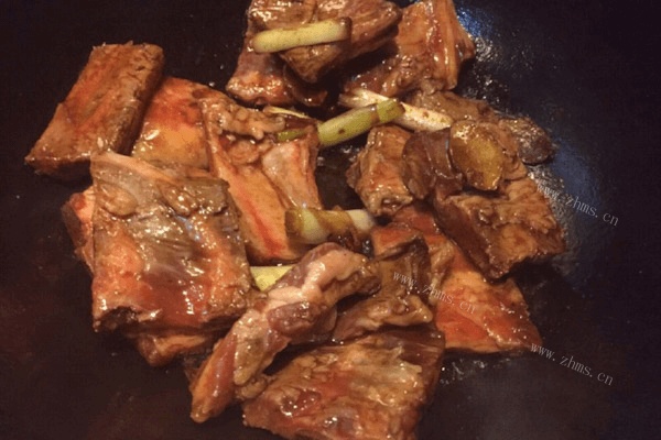 排骨炖豆角做法图解4)