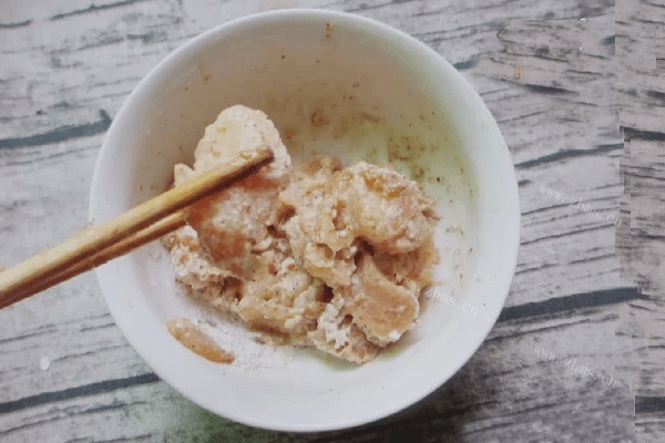 外酥内嫩的里脊肉饼做法图解3)