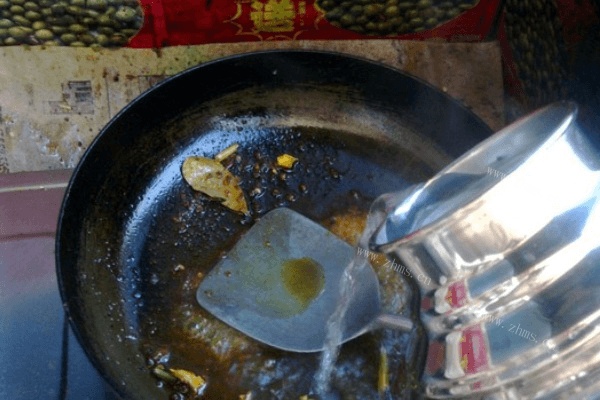 好吃的猪血煮豆腐做法图解8)