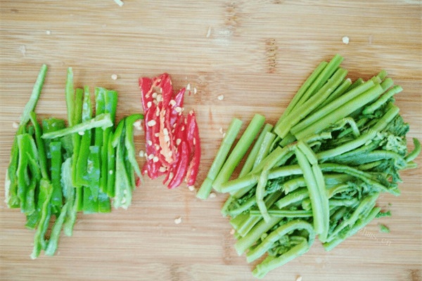 家常山野菜炒肉做法图解2)