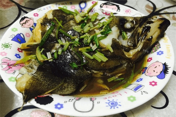 美味的清蒸鸦片鱼做法图解6)