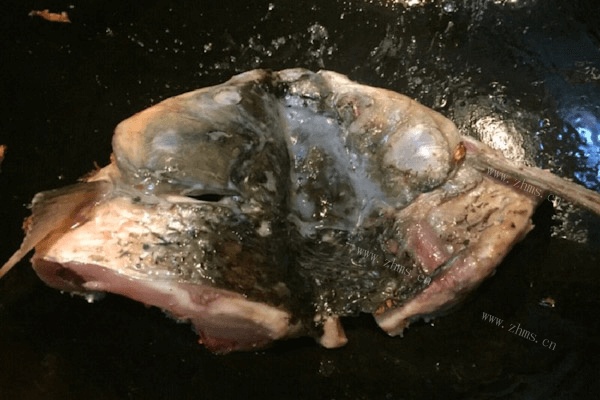 十分营养的鱼头豆腐汤做法图解4)