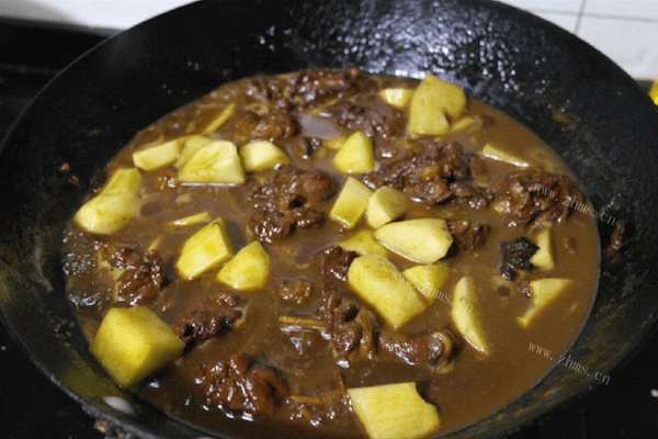 美味土豆烧鸭腿做法图解5)