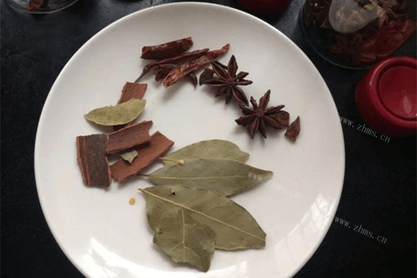 温州酱鸭舌做法图解2)