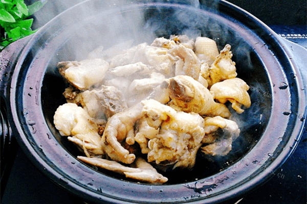 家常小炒-板栗炒鸡肉做法图解3)