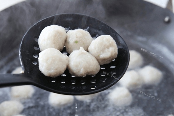茼蒿鱼丸汤 一碗属于冬天的美味做法图解5)