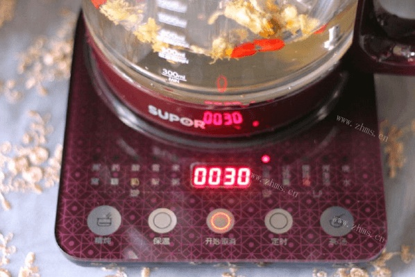 银耳菊花枸杞茶怎么制作呢做法图解4)