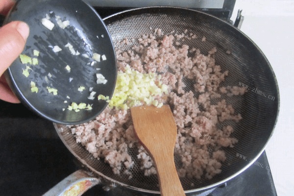 肉末茄子做法图解4)