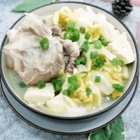 家常的大骨白菜炖豆腐的做法图解六