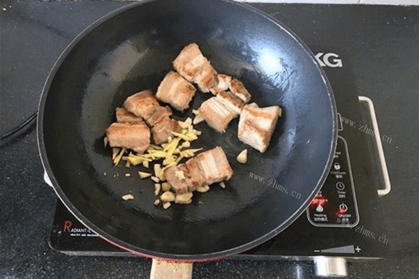 猪肉炖粉条做法图解3)