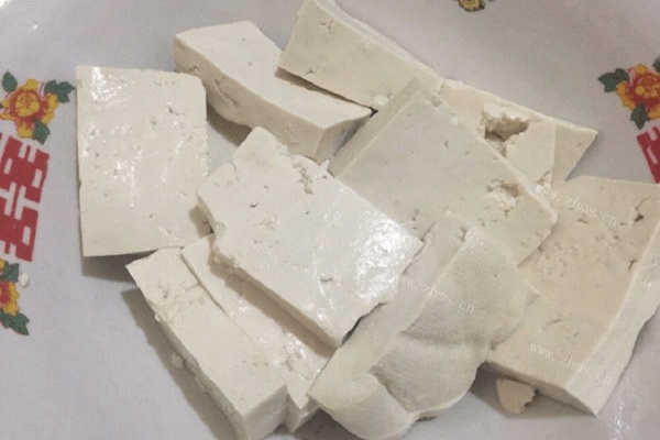 十分营养的鱼头豆腐汤做法图解3)