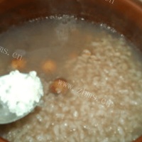 好吃的小米薏仁莲子粥的做法图解五