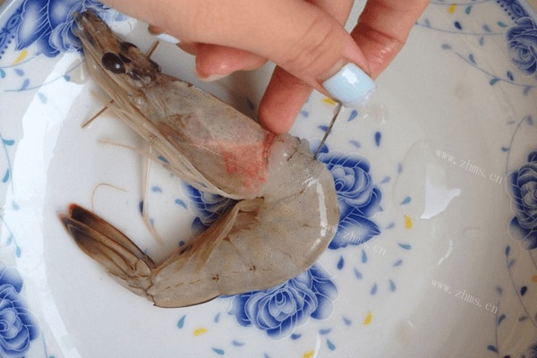 易做的闷油大虾做法图解1)