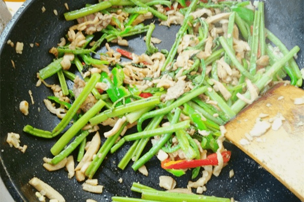 家常山野菜炒肉做法图解6)