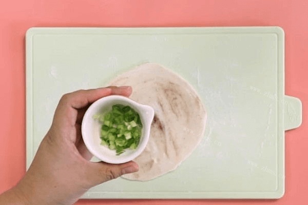 葱油饼做法图解6)