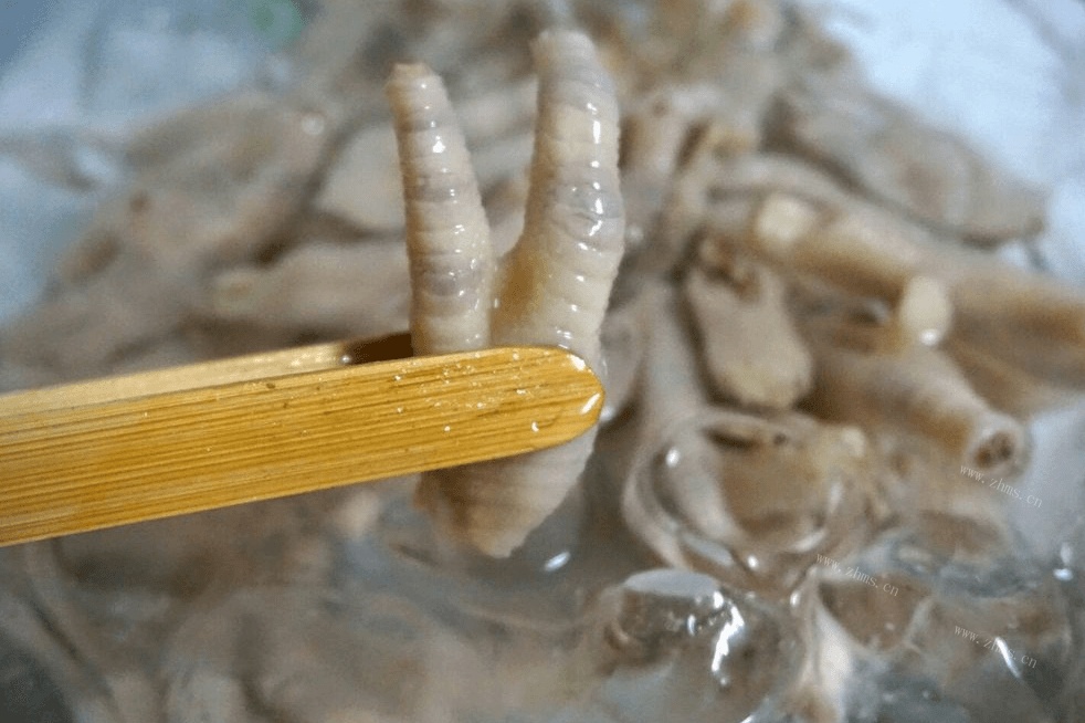 泰式酸辣鸡爪的做法做法图解4)