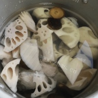 经典的香菇棒子骨汤的做法图解五