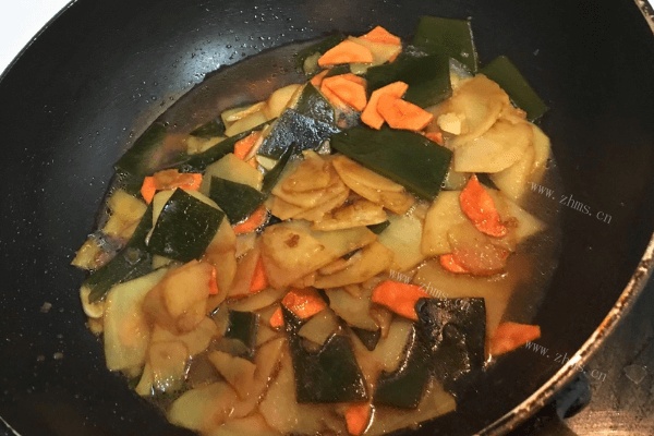 红烧土豆片海带的做法做法图解6)