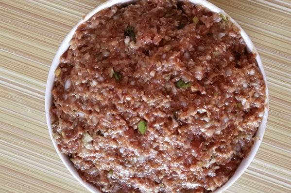 美味的白菜猪肉馅水饺做法图解4)