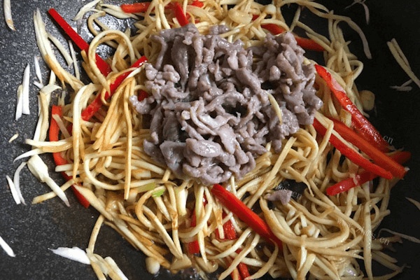 茭白肉丝做法图解4)