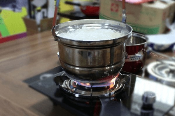 银耳莲子汤做法图解5)