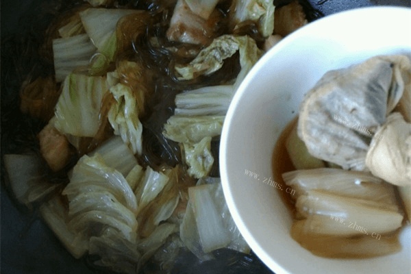 家常菜白菜猪肉炖粉条做法图解5)