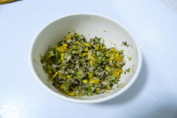  美味的青菜香菇虾仁包子做法图解4)